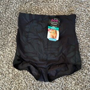 Maidenform flexes shapewear ultra firm cooling